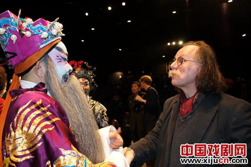 川剧《红梅记》在法国演出先后6次谢幕