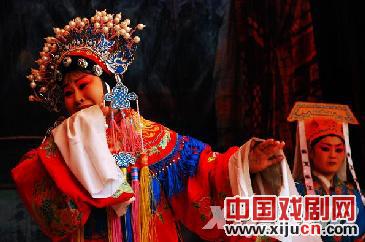 农村集体出资请豫剧演员表演《铡西宫》