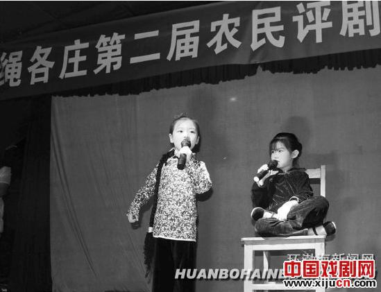 滦南县扒齿港镇绳各庄村&ldquo;成兆才家乡评剧团&rdquo;举办了喜迎评剧艺术节演唱会