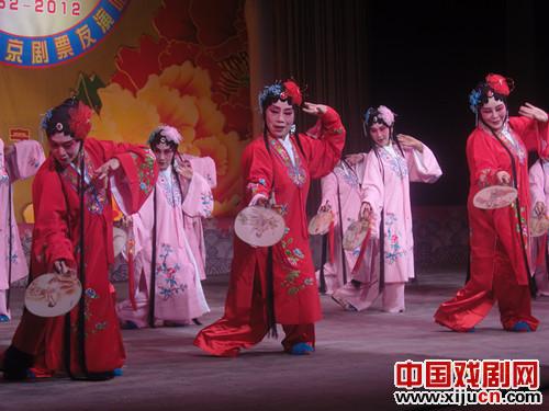 首届全国京剧票友演唱会9日在广西京剧团开锣