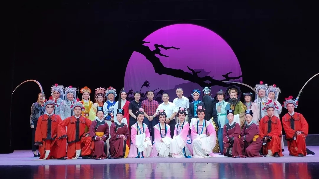 新编越剧《香莲案》