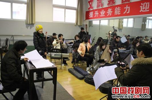 &ldquo;小百花&rdquo;特邀国家一级作曲陈国良对新排越剧大戏《姐妹皇后》指导