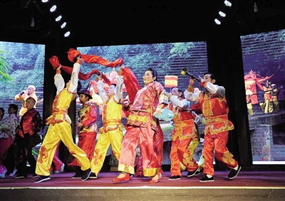 现代川剧《塘河嫁》首演 将非物质文化遗产&ldquo;塘河婚俗&rdquo;与传统川剧相结合