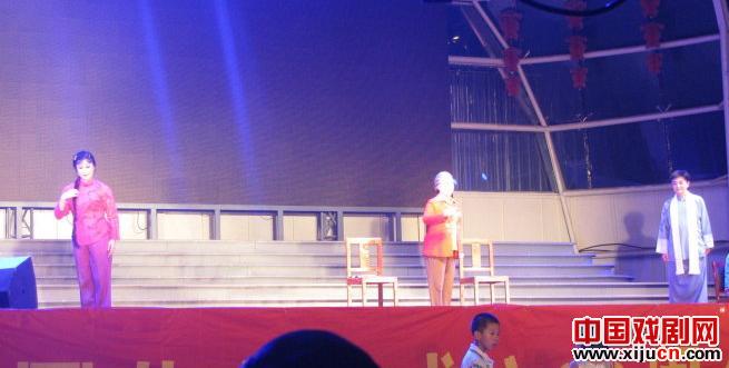 由河南豫剧一团创排的大型现代豫剧《常香玉》在郑州演出