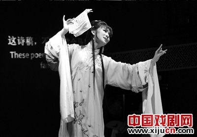 张春娜、陈栏芳主演的越剧《红楼梦》营造出很强的立体感