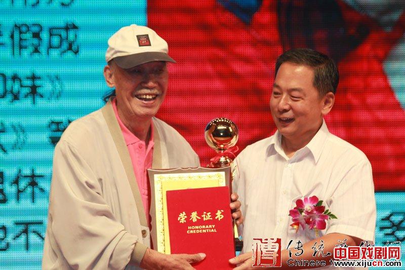 王景明.jpg 王景明.jpg