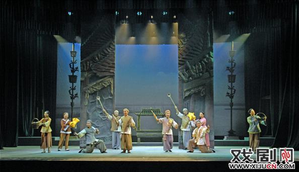 大型现代豫剧《口上的女人》受到了现场观众的热烈欢迎