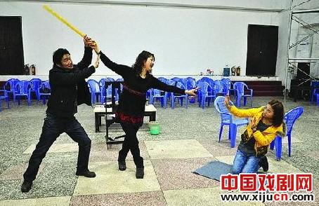 为&ldquo;重庆戏剧艺术家演出团川剧折子戏专场演出&rdquo;做准备