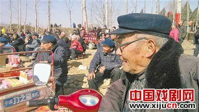 豫剧《春满太行》亮相百年传统庙会