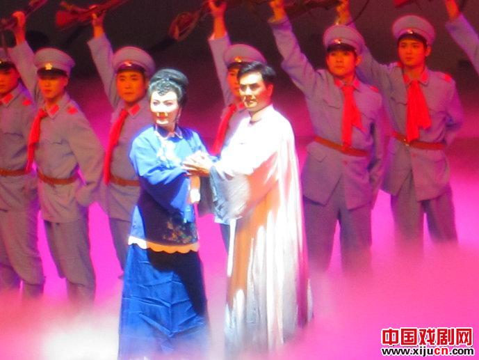 豫剧《刘青霞》在河南艺术中心接受观众的检验