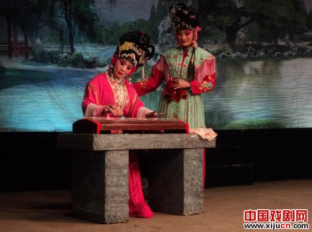 许昌万里豫剧院 王华萍、张秀萍主演豫剧《泪洒相思地》