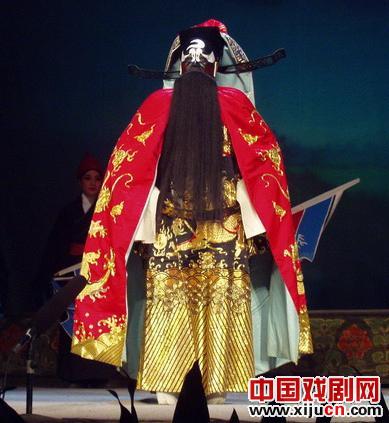 在曲剧《跑汴京》中张人民饰演包拯
