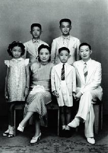 梅葆玥与家人在一起