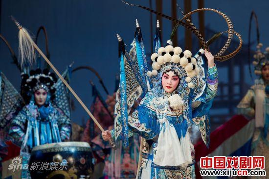 丁晓君饰穆桂英