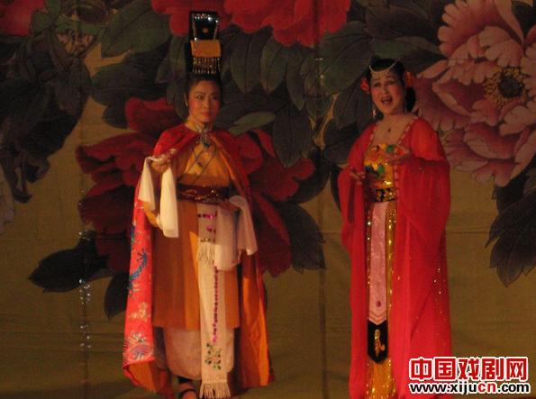 石河子市豫剧团下社区慰问演出