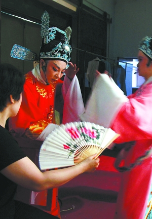 北京鸣越社成立9年 百余次义演