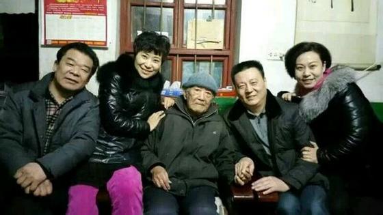 洛曲老师们看望曲剧前辈马琪，刘卫生先生