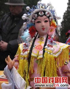 京剧绢人艺术品走热