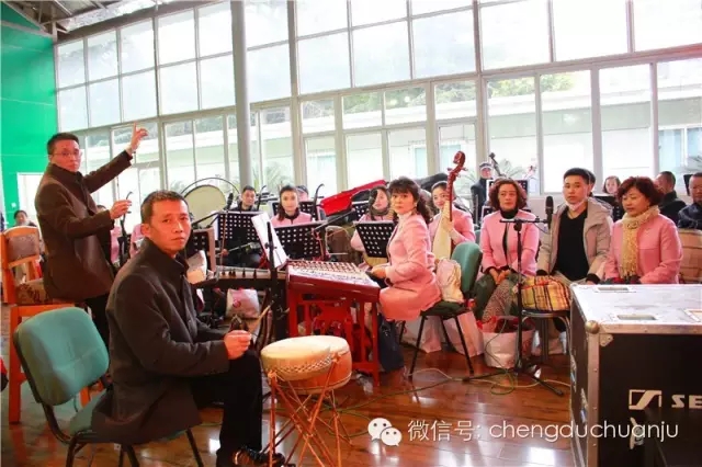 川剧《爱情天梯》在成都市文化馆隆重上演