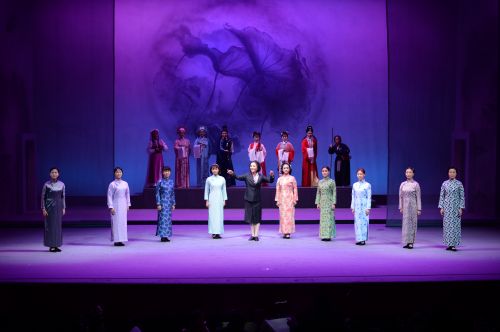 越剧《袁雪芬》