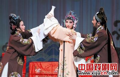 陈雪萍与谢群英为越剧迷带来《盘夫索夫》和新编《新狮吼记》两部越剧大戏