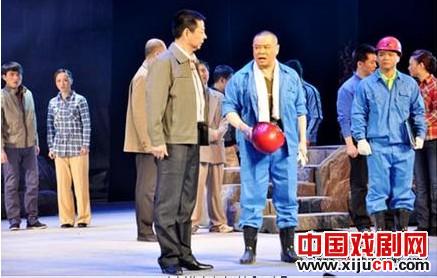 现代豫剧《天山人家》在昌吉市演出