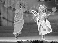 陕西省曲艺团的川剧变脸演员走进大学校园