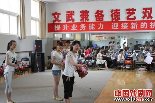 余杭小百花越剧团加紧排练越剧大戏《何文秀》