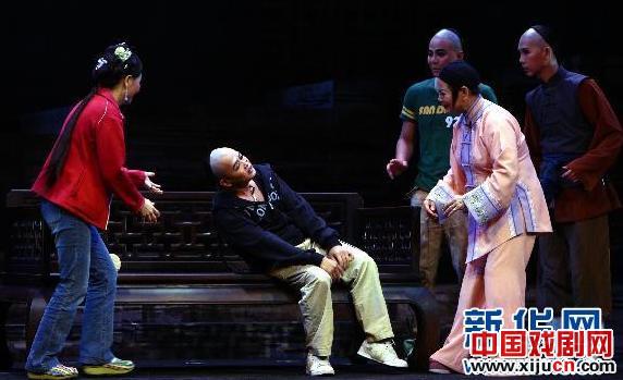 台湾&ldquo;豫剧皇后&rdquo;王海玲主演的新编豫剧《美人尖》首演