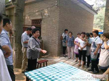 王素君老师和戏迷朋友在一起