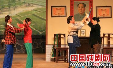 豫剧《朝阳沟》上演