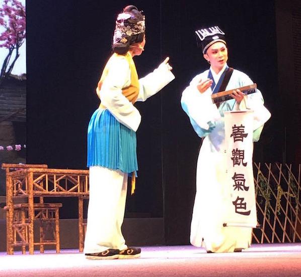 金融海归反串越剧&ldquo;网红&rdquo;