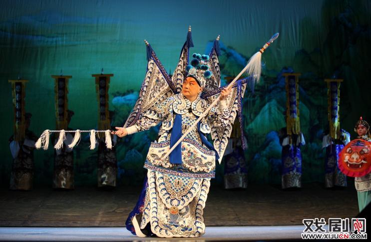 新编京剧《赵佗》亮相固安 裴艳玲倾情献祝福 聆听戏迷诉真情