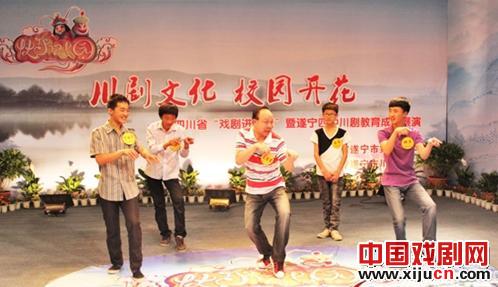 央视戏曲频道《快乐戏园》栏目组录制《川剧文化 校园开花》主题节目