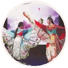 上海越剧院的第十代传人施展&ldquo;十八般武艺&rdquo;