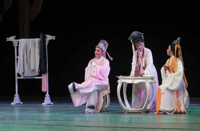 芳华越剧团携越剧《玉蜻蜓》亮相三明影剧院 越韵之美惊艳三明