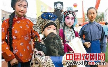 &ldquo;天津著名小孩&rdquo;童星刘小源回母校演出