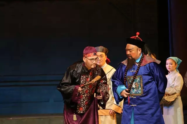 川剧《挂印知县》在四川省川剧院演出