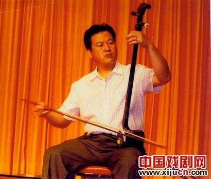 曲胡演奏家郑文献