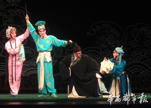 传统川剧《打红台》首次带妆彩排