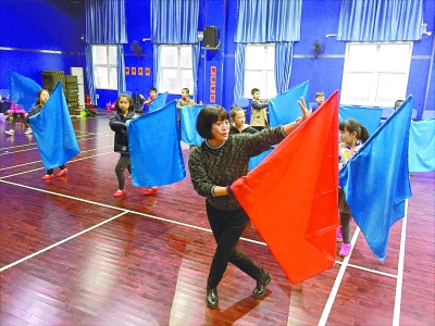 张派传人自费来汉教唱京剧