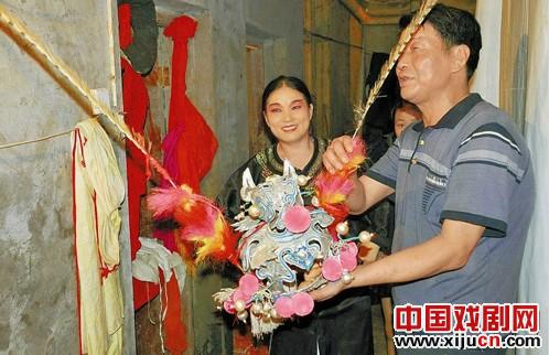 地下室里的草根川剧团