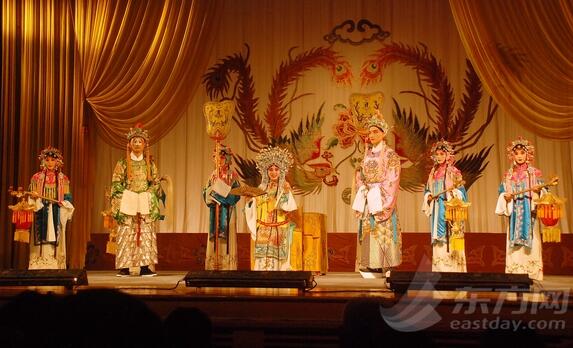 中国&mdash;上海第五届&ldquo;陆家嘴金融城杯&rdquo;全国京剧票友会开幕