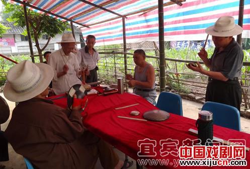 乡间活跃着一群迷恋川剧并执着传承川剧文化的耄耋老人