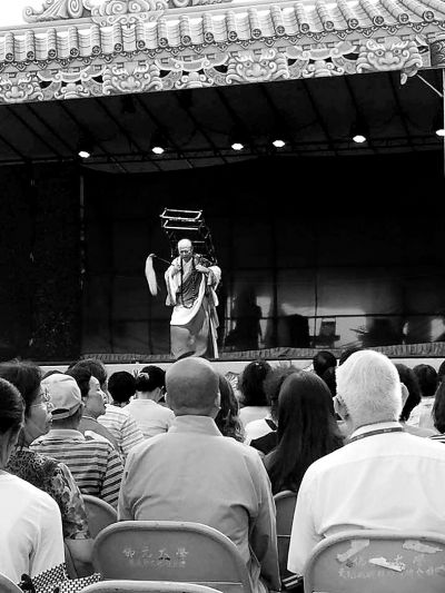 豫剧《玄奘》40℃高温下在台湾南华大学高台演出