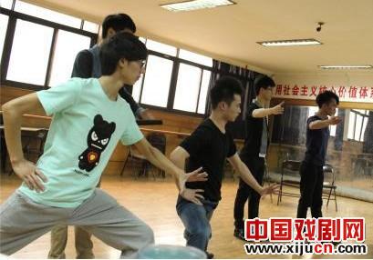 浙江省越剧团90后越剧演员主演青春版《胭脂》