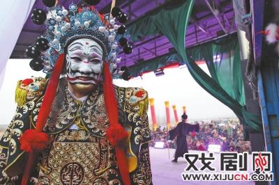 “巨灵神”马上出场，这妆化得是要爆出观众的眼球。