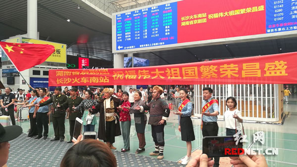 京剧也能玩快闪！长沙七旬老人称梦回激情岁月