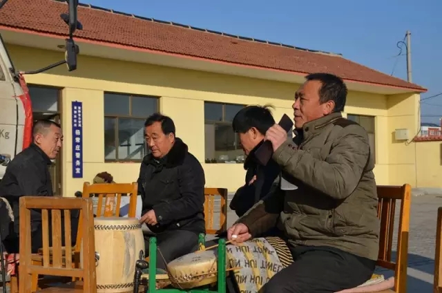 大型现代评剧《紫花丁》黄骅镇演出