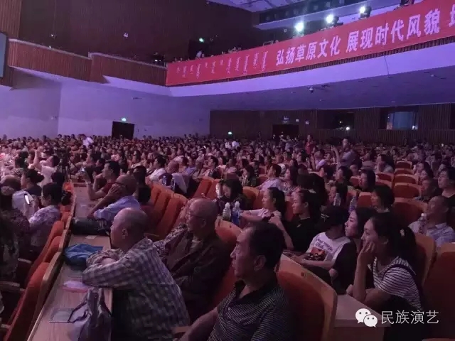 廉政题材晋剧《巡城记》在在内蒙古人民会堂上演